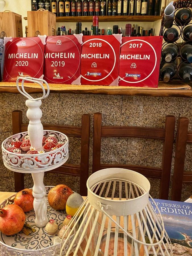 Locanda Tipica Sa Corte Oliena Zewnętrze zdjęcie