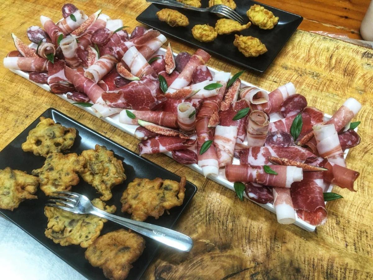Locanda Tipica Sa Corte Oliena Zewnętrze zdjęcie