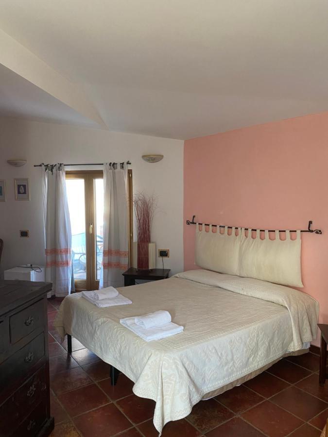 Locanda Tipica Sa Corte Oliena Zewnętrze zdjęcie