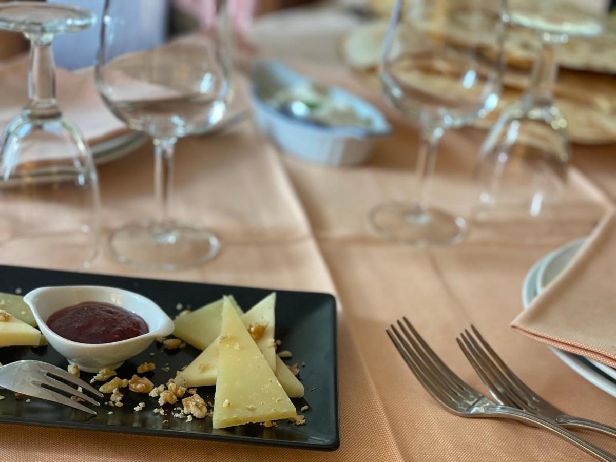 Locanda Tipica Sa Corte Oliena Zewnętrze zdjęcie