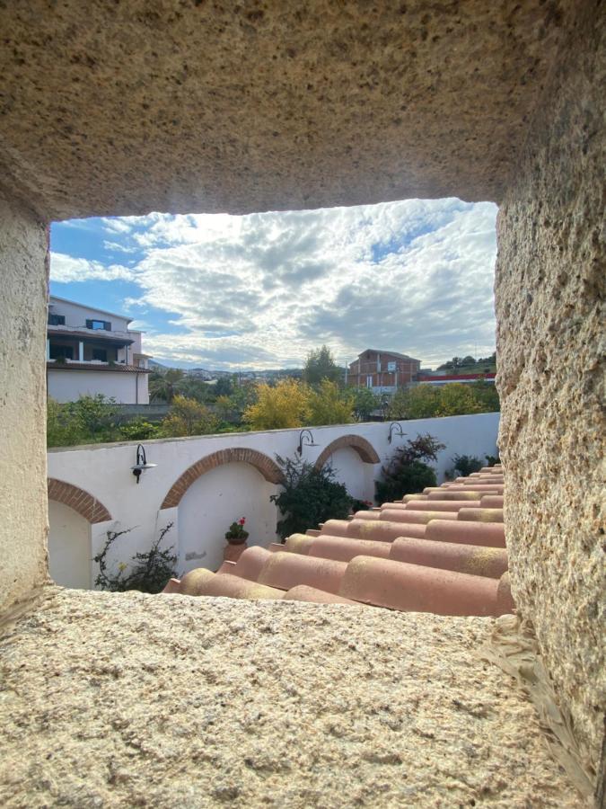 Locanda Tipica Sa Corte Oliena Zewnętrze zdjęcie