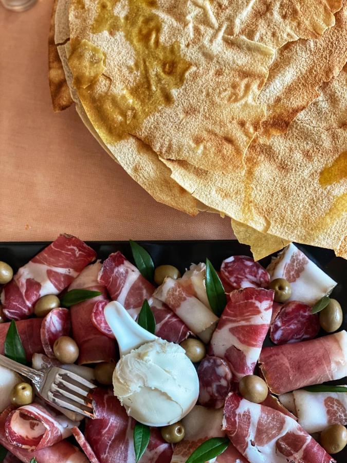 Locanda Tipica Sa Corte Oliena Zewnętrze zdjęcie