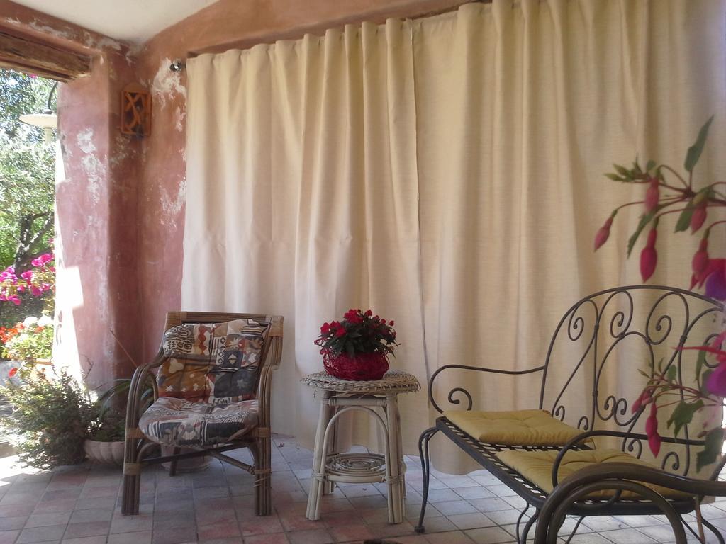 Locanda Tipica Sa Corte Oliena Zewnętrze zdjęcie