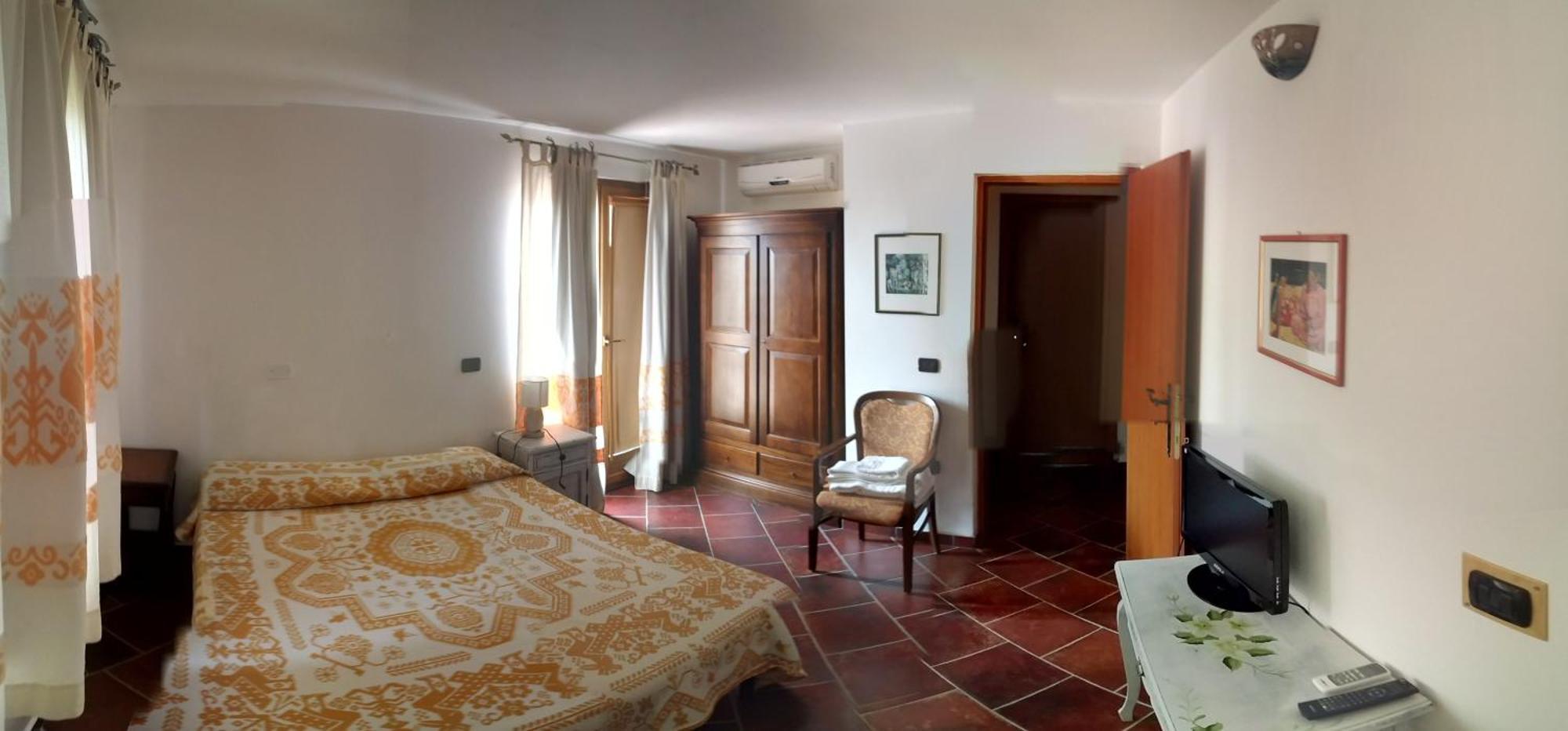 Locanda Tipica Sa Corte Oliena Pokój zdjęcie