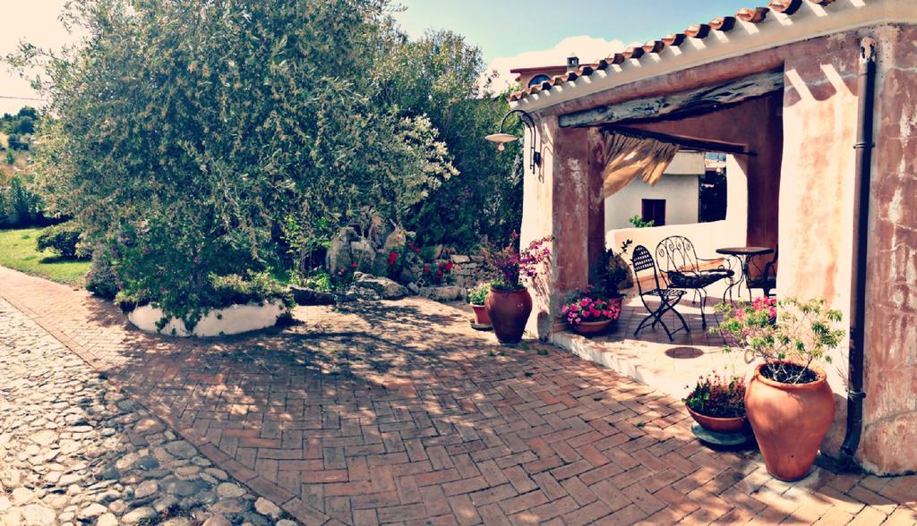 Locanda Tipica Sa Corte Oliena Zewnętrze zdjęcie