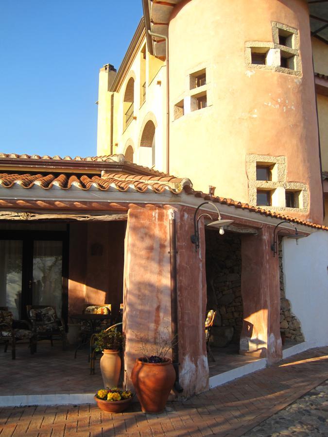 Locanda Tipica Sa Corte Oliena Zewnętrze zdjęcie