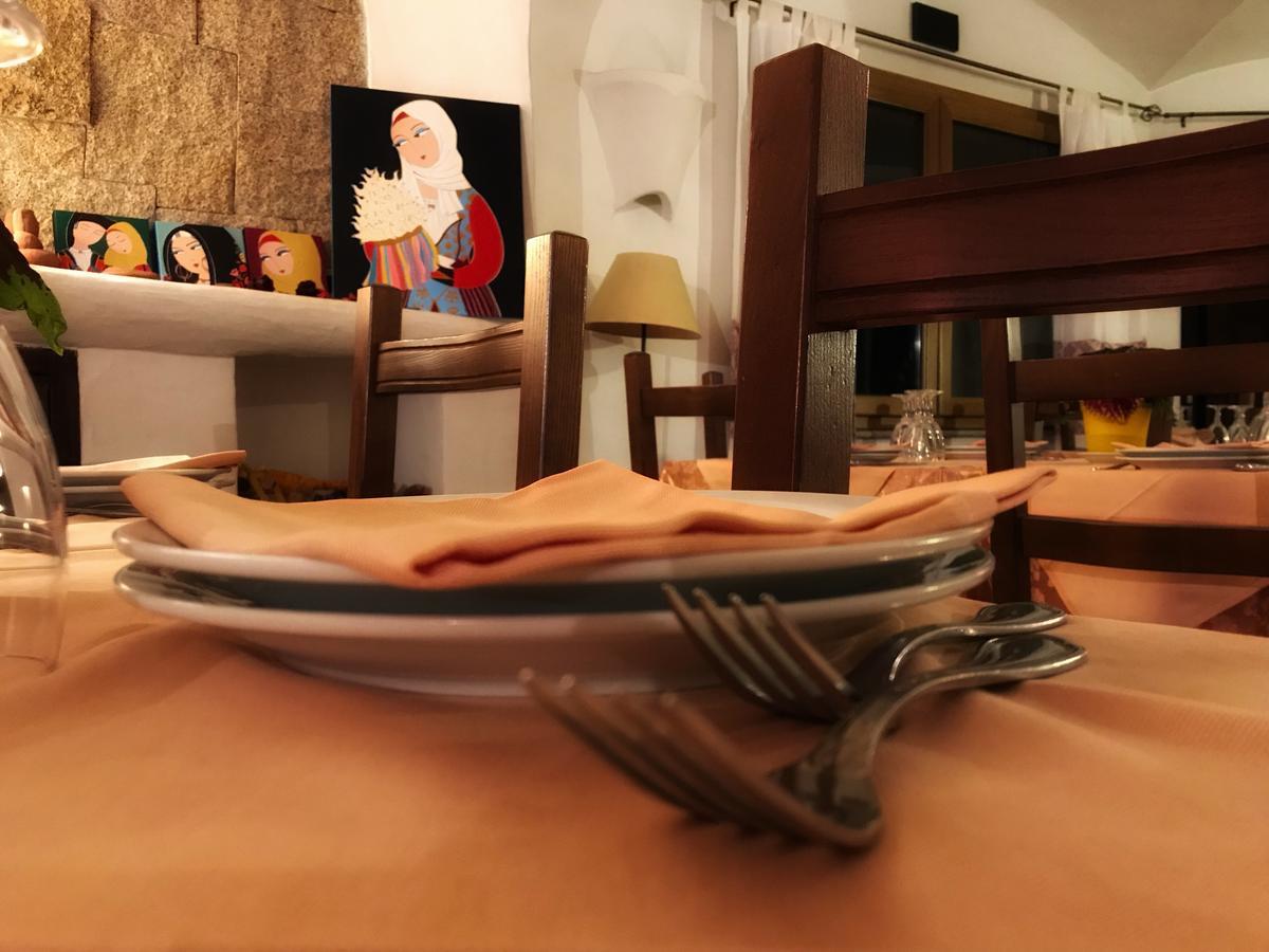 Locanda Tipica Sa Corte Oliena Zewnętrze zdjęcie