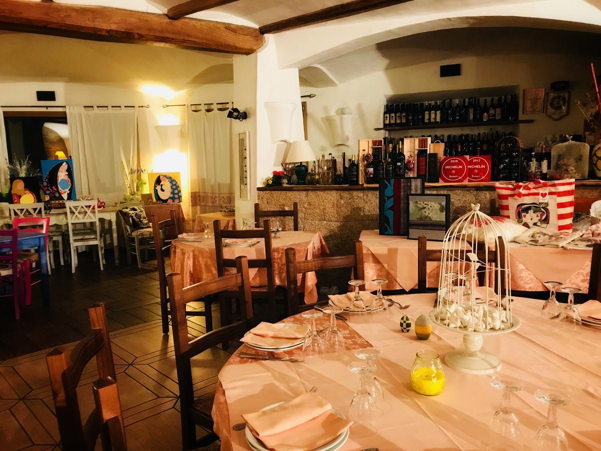 Locanda Tipica Sa Corte Oliena Zewnętrze zdjęcie